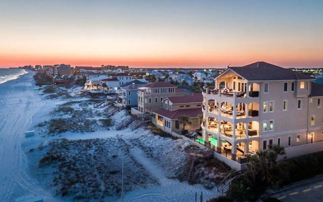 Palazzo Del Mar by RedAwning