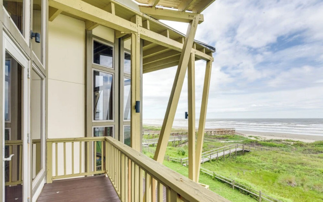 Oceanfront Home w/ Beach Access in Galveston