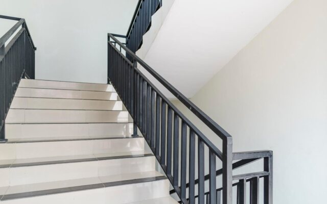 RedDoorz Plus near UPN Veteran Jakarta