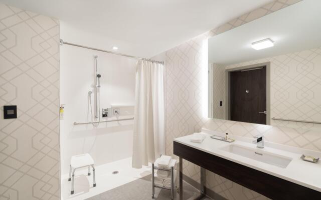 Holiday Inn Boston Logan Airport - Chelsea by IHG