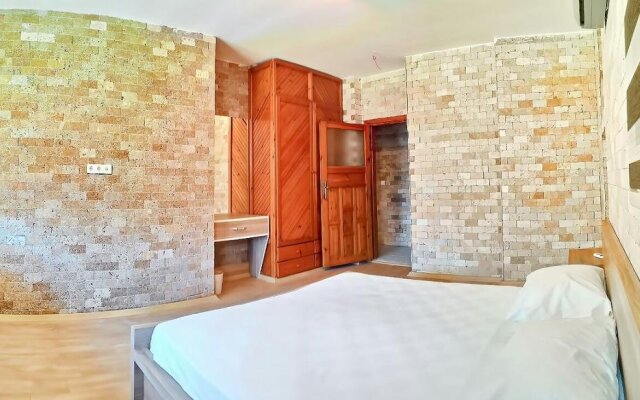 Arya Suites