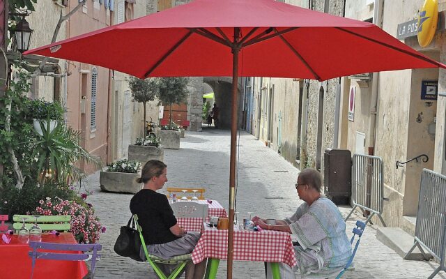 Spacious Villa in Var With Swimming Pool