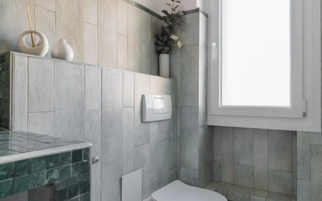 Modern Petroleum Apartment by Wonderful Italy