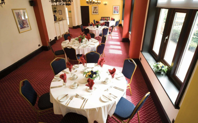 Broadfield Park Hotel