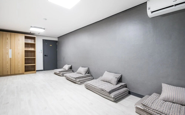 Geoje Hotel Deluxe and Guest House