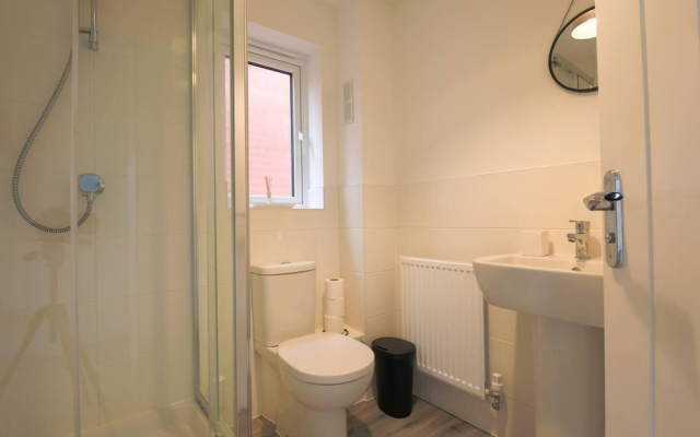 Beautiful 4-bed House 15 Mins to Cardiff & Newport