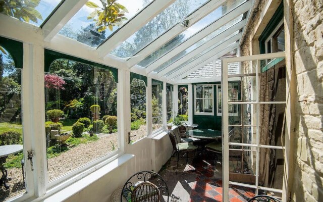 The Cors Country House