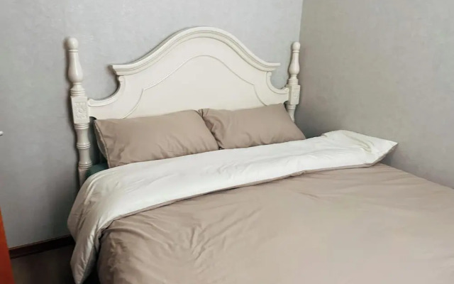 Beijing Furnished Apt with Queen bed