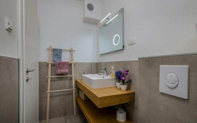 Awesome Home in Novigrad With Jacuzzi, Wifi and 3 Bedrooms