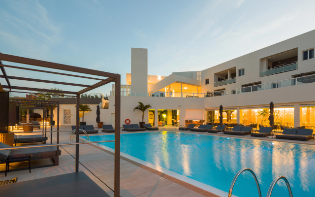 R2 Higos Beach Apartments