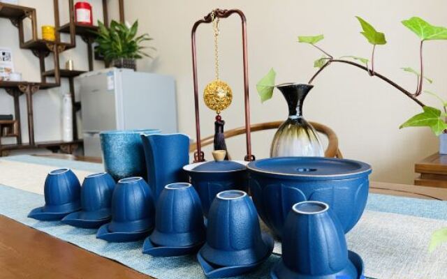 The yard under the mountain