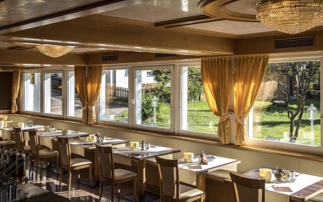 Martina Breakfast Lodge