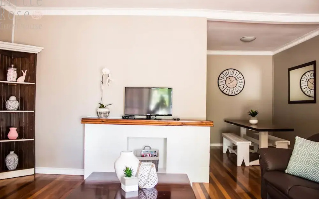 Little Rose Guesthouse & Self-Catering