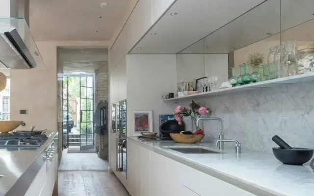 Blythe Road by Onefinestay