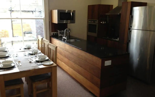 Bath Roof Terrace Apartment, City Centre, Sleeps 8