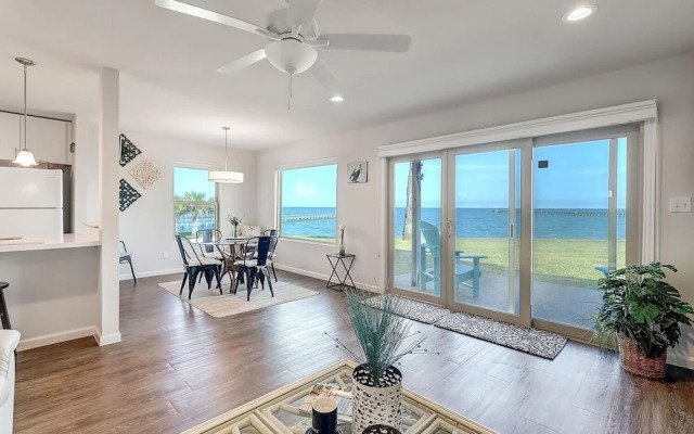 Chamingo 2 Bedroom Condo by Redawning