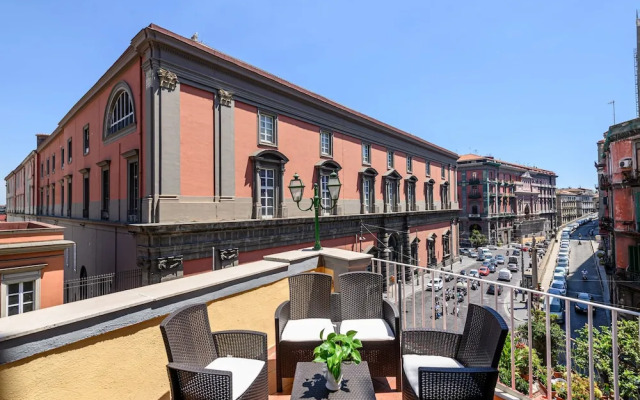 Into Mann in Naples With 5 Bedrooms and 5 Bathrooms