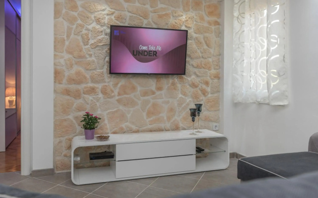 New 4* apartment "Orto" in the center of Trogir