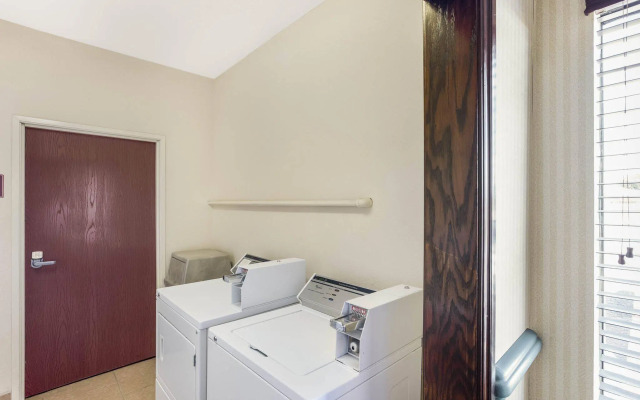 Comfort Suites Plainview