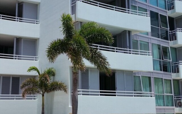 Grand Hotel Apartments Gold Coast by owner