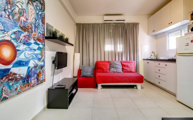 Central Apartment next to Dizengoff St.