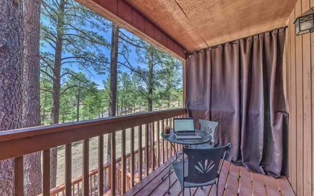 Forested Ruidoso Condo w/ Deck & Fireplace!