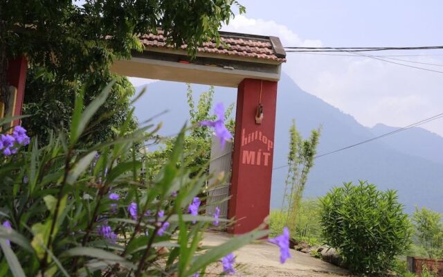 Mit Hilltop Homestay