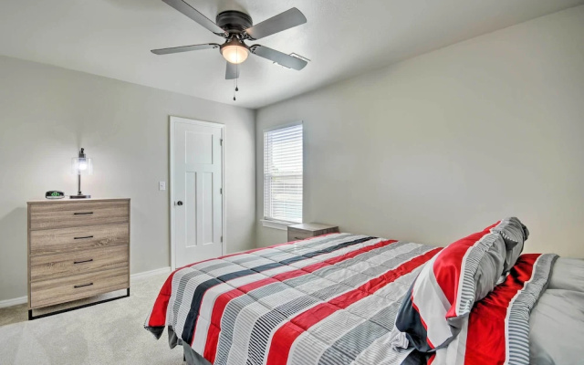 Bright Amarillo Townhome Near Parks & Town!