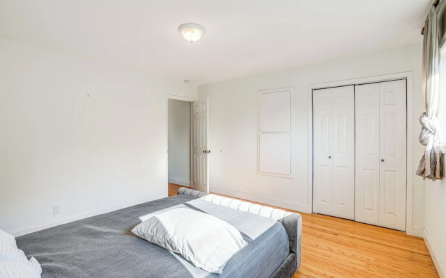 Charming Oakland Home W Fireplace & Deck