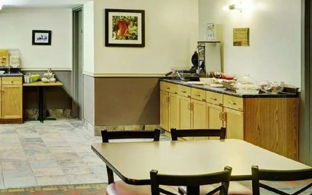 Thompson's Best Value Inn & Suites
