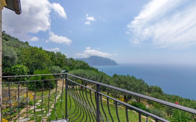 Scenic Holiday Home in Pieve Ligure With Private Garden