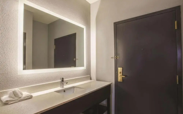 La Quinta Inn & Suites By Wyndham Knoxville East