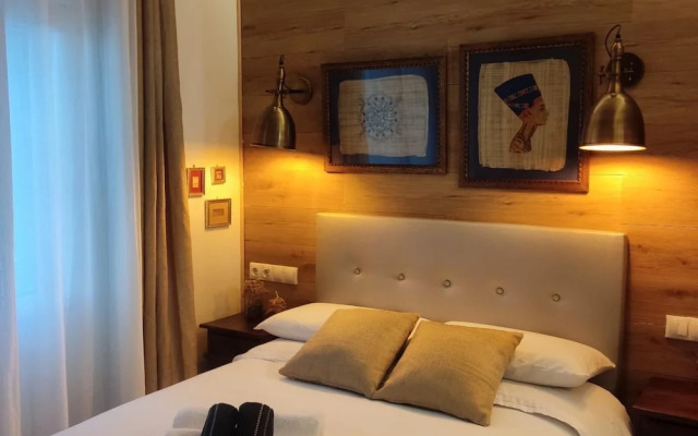 House with 9 private rooms