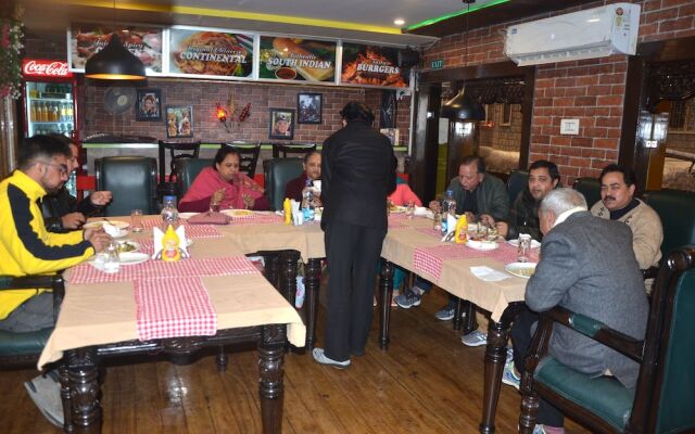City Plaza Guest House and Restaurant