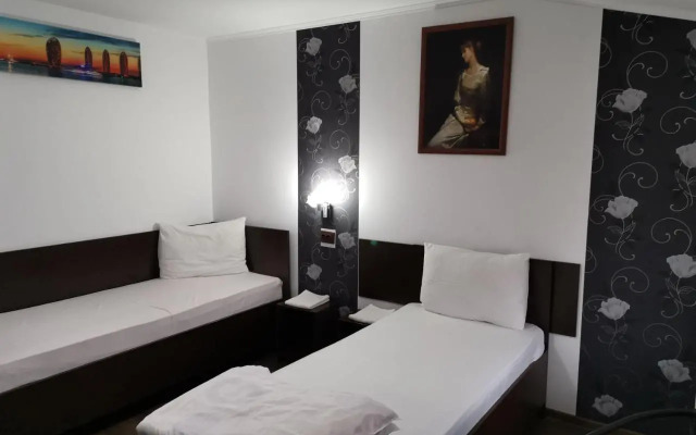 Joe Hostel