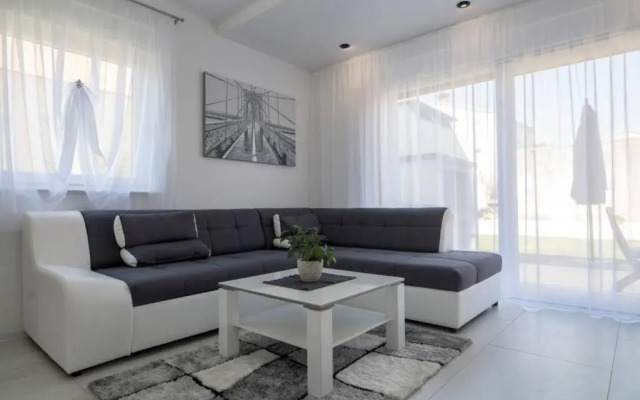 Holiday House Gavran