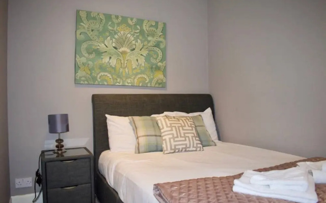 Historic 4 Bedroom Apartment in Dean Village, Edinburgh