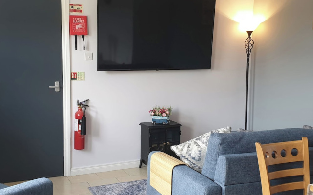 Shalom Apartment 98B