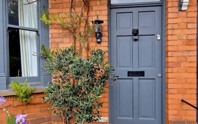 Inviting 2-bed Character House Stamford