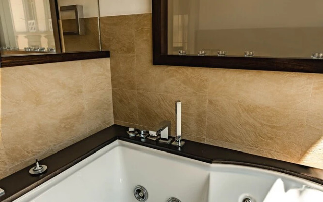 AD MAIORA Boutique Suite