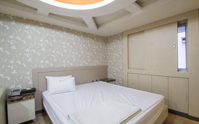 2 Days and 1 Night Hotel