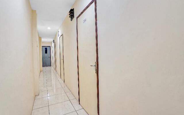 SPOT ON 90148 Gosepa Mayjend Sungkono