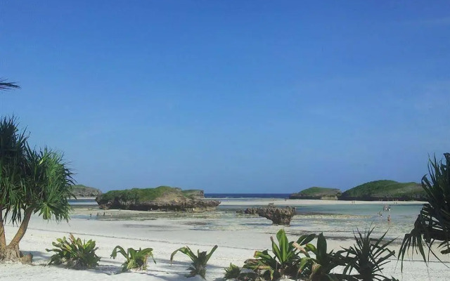 Roundhouse Villa Resort