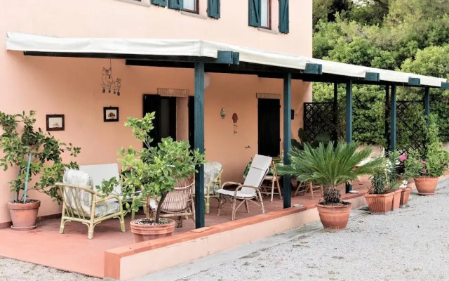 Traditional Villa in Varano With Private Garden