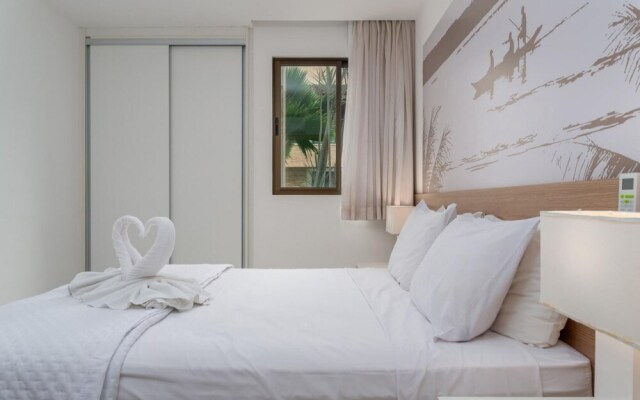 Lindo Apartamento em Condom nio com Piscina