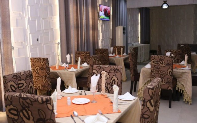 Aliz Ambruz Hotel