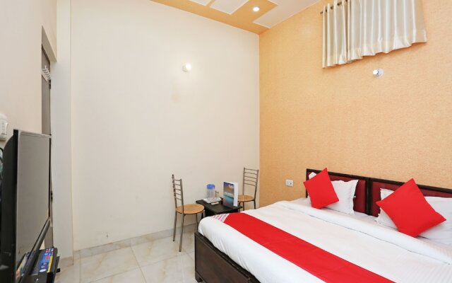 Oyo 17066 Hotel Pushpa Palace