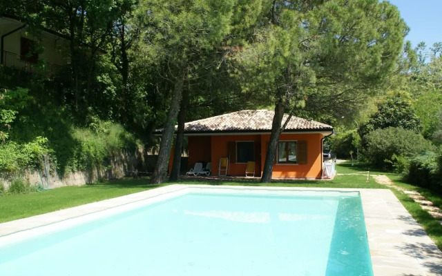 Bungalow in Garda With Pool & Wine Nearby