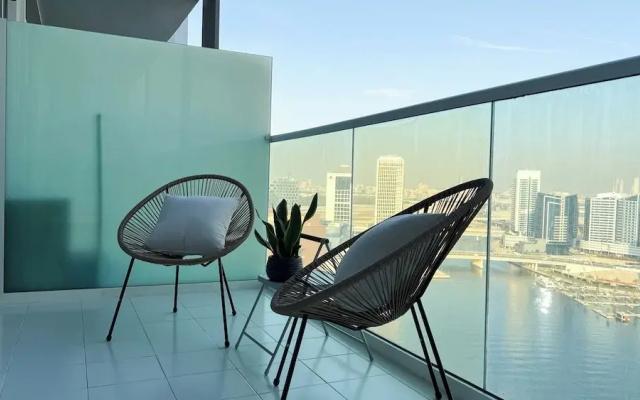 Canal View 1BR Near Dubai Mall