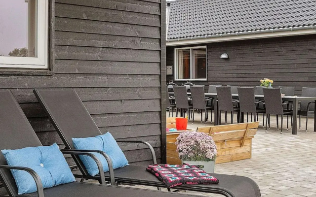 Spacious Holiday Home in Grenå near Sea